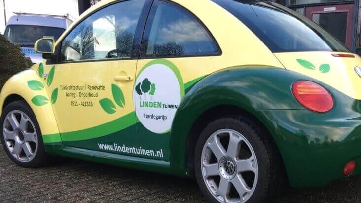 speelse belettering personenauto